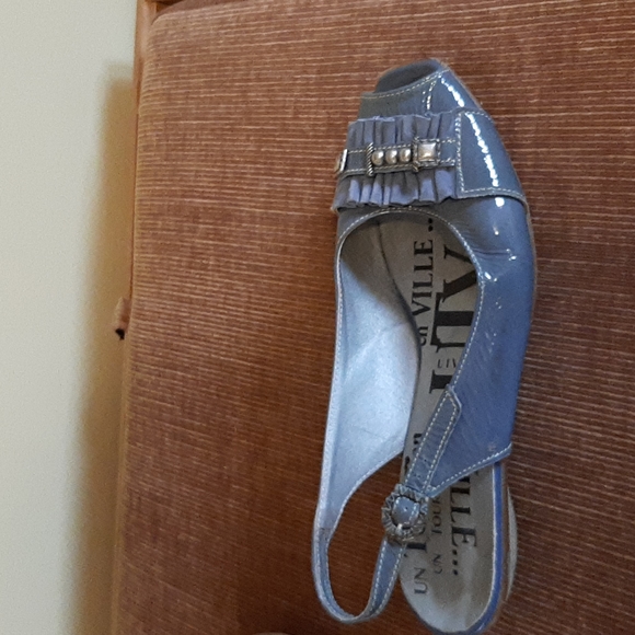 Un tour en ville Blue patent leather sling back shoes - Picture 3 of 3